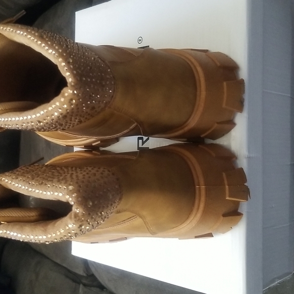 Cape Robin lace up boot - Picture 4 of 8